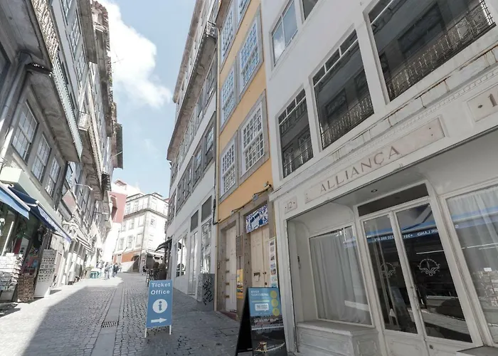 Modern Vintage Apartment In Porto
